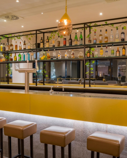 Der Barbereich im Spark by Hilton Wuppertal