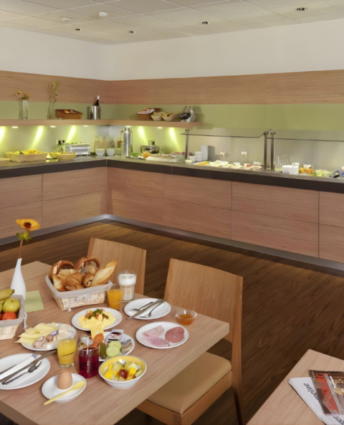 Frühstücksbuffet im ibis Hotel in Augsburg am Hauptbahnhof