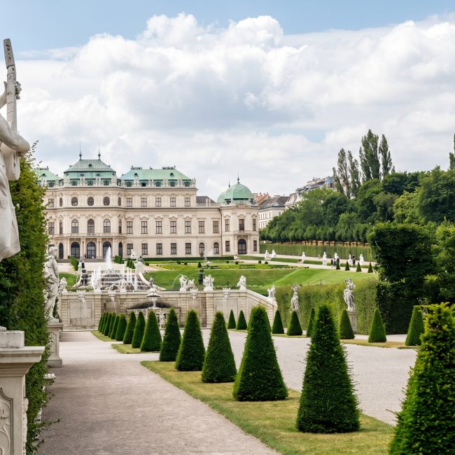 Das Schloss Belvedere in der Nähe des  Schlosshotel Römischer Kaiser