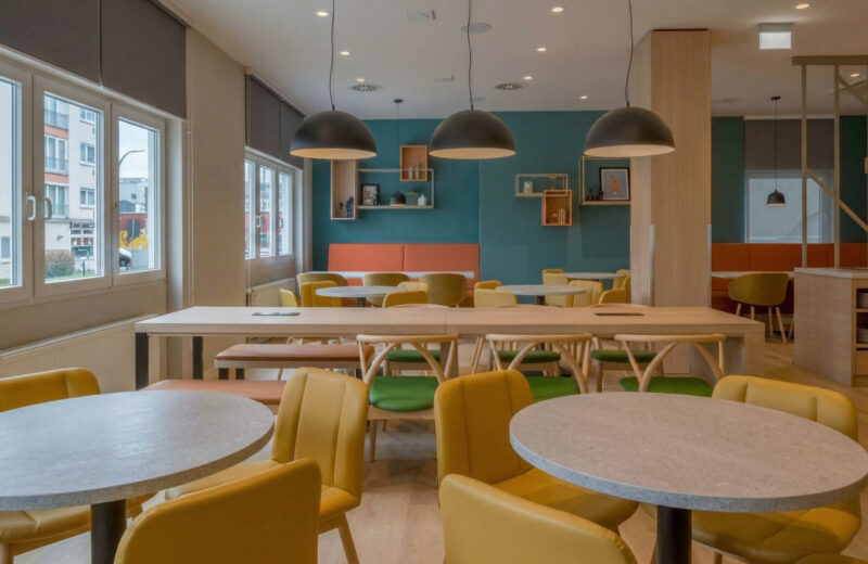 Der Essbereich im Spark by Hilton Sindelfingen 