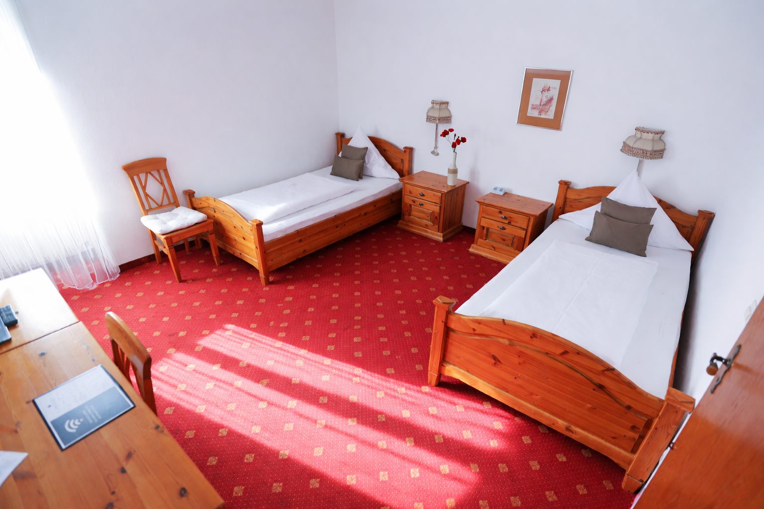 Das Twin-Zimmer mit Schreibtisch im Arthotel ANA Panorama